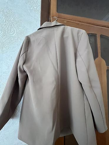 QiQi brendi qadın blazer - Rəng: bej/şampan tonu - Dizayn: ikicərgəli