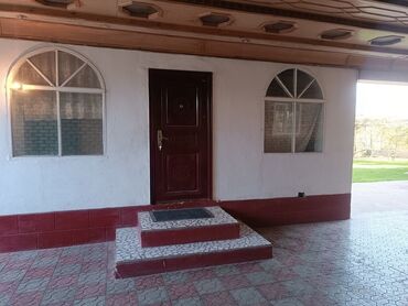 Долгосрочная аренда квартир: 65 м², 5 комнат, Парковка, Забор, огорожен