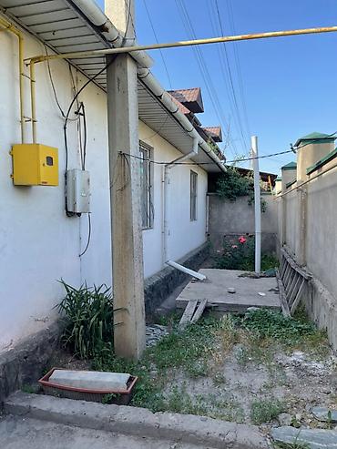 Продажа коттеджей и домов: 🏡 Продается 4 комнатный дом с времянкой 📍 Район: Ак-Орго 🏠 Площадь — 19