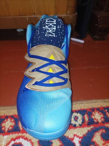 кроссовки для зала: Nike Kyrie 5 по вопросам в лс брал с basket shoes за 7 тысяч играл в