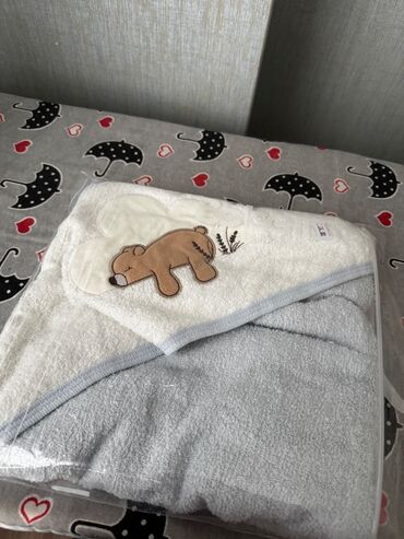 Toy paltarları və aksesuarları: Salam yeni dogulan korpe ucun hamam desmali satilir bebettodan alinib