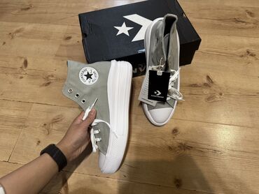 converse бишкек: Новые кеды converse на высокой подошве 
размер 42,5
цена 3.500