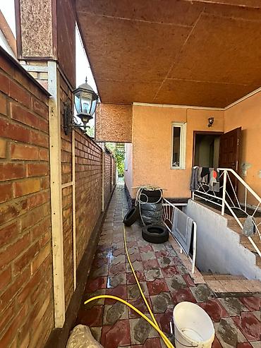 Дома: Продается полдома с участком 2,7 сотки (фактически около 3 соток). 📍 — 1