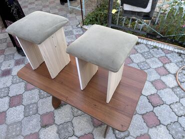 Кухонные столы: Кухонный стол, Б/у, Нераскладной, Дерево