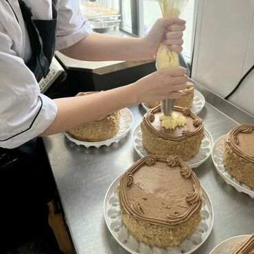 требуется сиделка с проживанием: 🍰 Требуются Кондитера и Пекари! – График: 6/1, смены с 8:00-20:00 –
