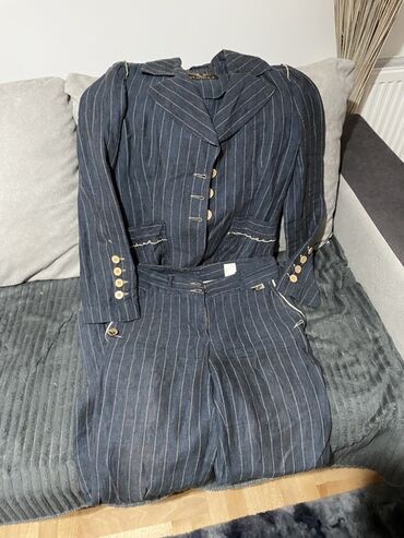 Haljine: Elegantna crno-zlatna haljina na pruge - Model: koktel/večernja — 31