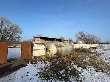 Аренда складов и мастерских: Продаю Склады термо склад Территория 0,8 гигтар На территории — 4
