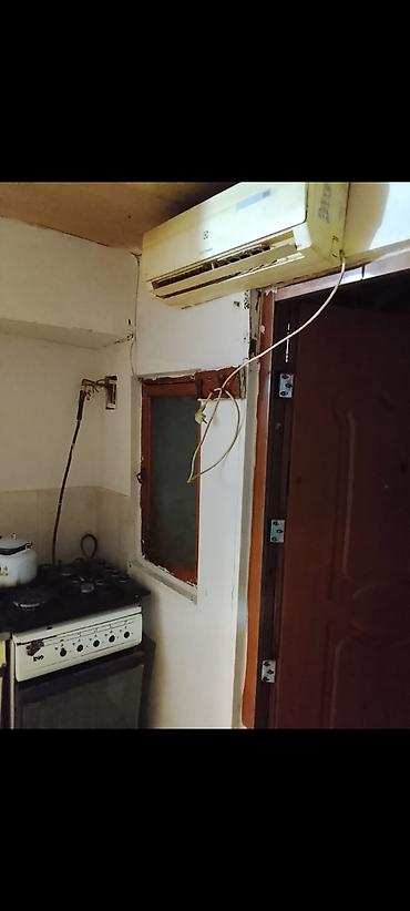 1 otagli ev: Kirayə verilir: 1 otaqlı mənzil - Planlama: Zal/yataq otağı, ayrıca — 3