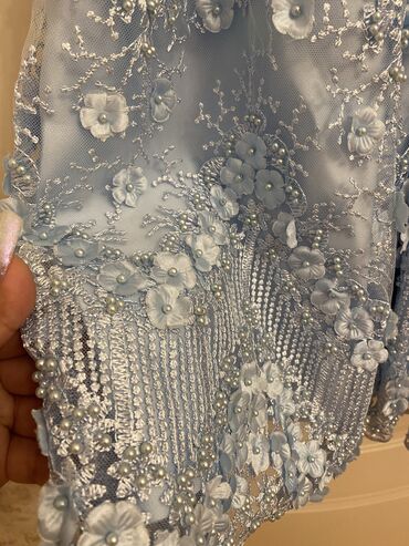 Ziyafət donları: Yep yenidir. Bir defe geyinilib,nişanda. El işi bahalı parçadır — 4