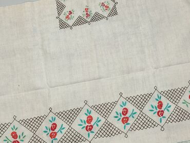 Tekstylia: Obrus 130 x 130, kolor - Beżowy, stan - Dobry