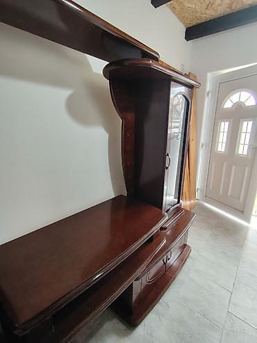 Stilske vitrine: Drvena dnevna soba – vitrina i TV komoda u kompletu - Materijal — 9