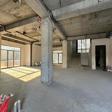 Продажа домов: Дом, 650 м², 6 комнат, Риэлтор — 4