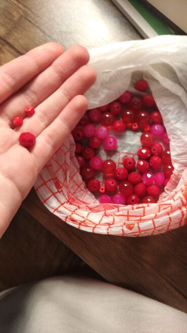 Muncuqlar: Qolbağlar təbii daşlardan. qiymət daşa və ölçüyə gorə. Muncuq dəsti – — 7