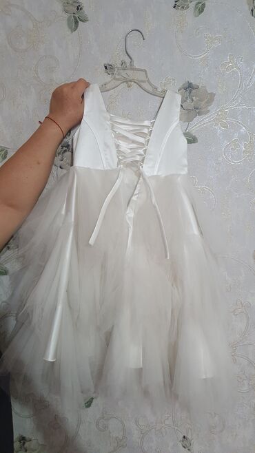платье на 7 лет: Детское платье, цвет - Белый, Б/у