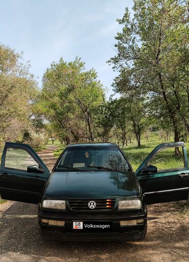 Volkswagen: Volkswagen Vento: 1995 г., 1.8 л, Механика, Бензин, Седан