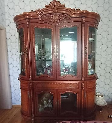 Bufetlər: Klassik üslubda vitrin-bufet - Material: təbii taxta karkas, qoz — 2