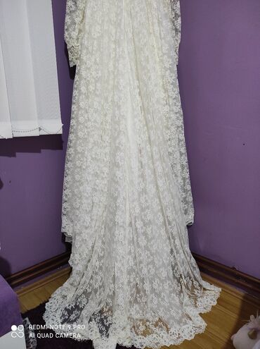 Venčanice: Vencanica mlecno bela velicina XS Duzina pozadi 2 metara, prednji deo — 2