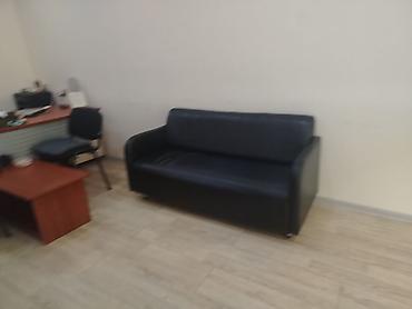 irsad masaustu komputer: Ofis mebeli dəsti – qara rəngdə - 1 ədəd ikiyerli qonaq divanı — 2