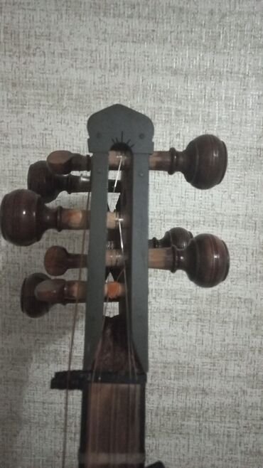 Tar: Tar – 9 simli, klassik Azərbaycan tarı - Korpus: ənənəvi iki gövdəli — 6