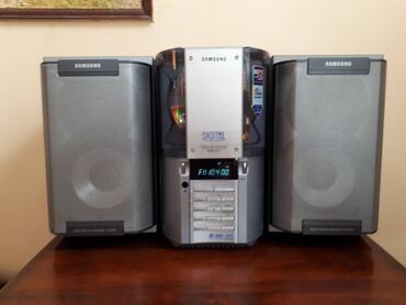 Zvučnici i stereo sistemi: Samsung linija kao nova, odlicno ocuvana. Poseduje autoriverzni — 3
