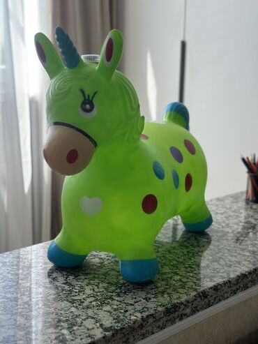 развивающие игрушки для детей 3 лет: Продаю яркого надувного единорога для детей. Отлично подходит для