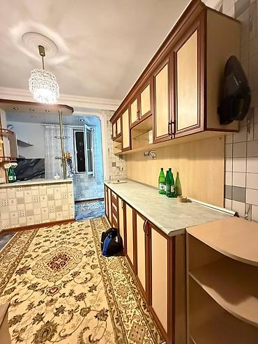bulbulədə ev satılır: Bakı, 3 otaqlı, Köhnə tikili, m. 8 Noyabr, 85 kv. m — 10