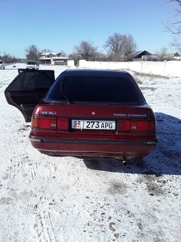 Toyota: Toyota Carina: 1992 г., 2 л, Механика, Газ, Седан