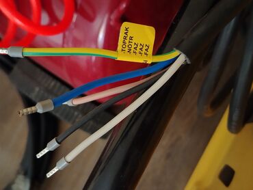 Avtoservis avadanlıqları: İşlənməyib tezdi salafan icnde 3 faza 200 bar model orda yazilib Men — 12