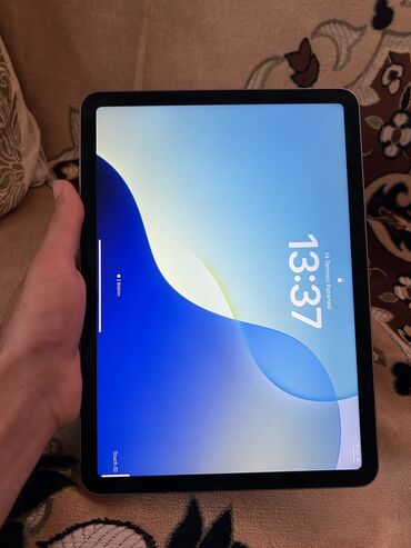 wifi klaviatura: Б/у Apple iPad Air 5 (2022), 10,9", < 64 ГБ, Самовывоз