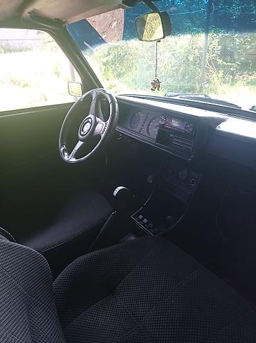 mercedes benz 1989: VAZ 2104, ağ rəngli universal kuzov Xüsusiyyətlər: - Kuzov: 5 qapılı — 1
