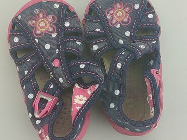 kapcie z usztywnioną piętą: Slippers 19, Used