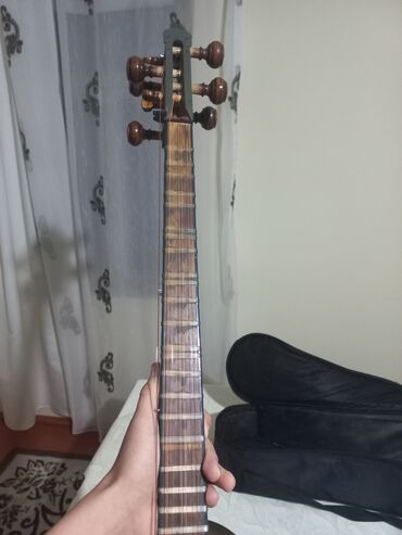 Tar: Tar – 9 simli, klassik Azərbaycan tarı - Korpus: ənənəvi iki gövdəli — 3