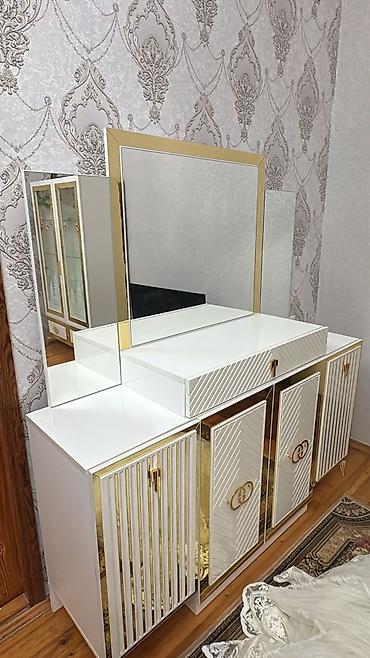 şüşə alışı: Qonaq otağı üçün, İşlənmiş, Açılan, Dördbucaq masa, 6 stul — 1