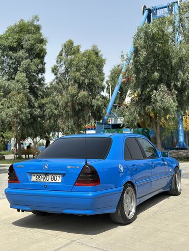 Mercedes-Benz: Mercedes-Benz 220: 2.2 l | 1998 il Sedan — 4