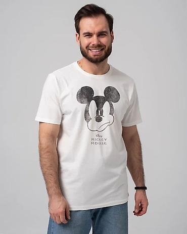 Футболки: Продаю комплект из трёх стильных футболок в отличном состоянии — 3