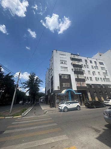 Долгосрочная аренда квартир: В аренду сдается просторная 3х комнатная квартира в центре города + — 25