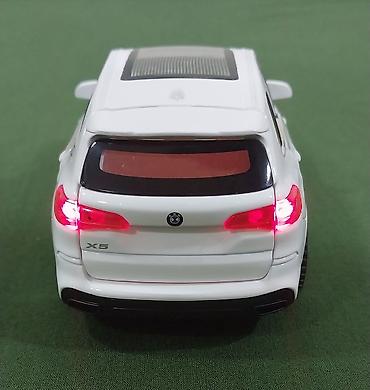 Oyuncaqlar: BMW X5 modeli maşın satılır. Təzədir. Materialı metaldır — 2