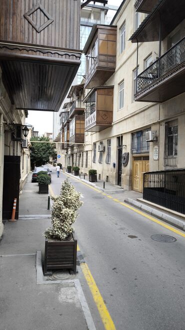 Günlük kirayə mənzillər: 3 otaqlı, Nəsimi r. r-nu — 22