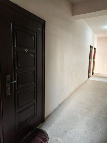 Mağazalar: Bina 28 may küçəsində yerləşir Ev binanın 3 cü mərtəbəsində yerləşir — 10