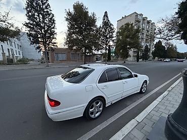 mercedes 208 d: Mercedes-Benz E-Class: 2.2 l | 2001 il Sedan — 5