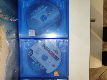 PS4 (Sony Playstation 4): Sony PlayStation 4 Slim modeli qara rəngdədir.1 Tb Əla vəziyyətdədir — 13