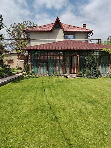 Продажа коттеджей и домов: 5 и более комнат, 220 м², 10 соток, Бишкек, Собственник — 17