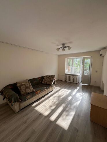 квартиры 6 микрорайон: 2 комнаты, 42 м², Хрущевка, 2 этаж, Косметический ремонт