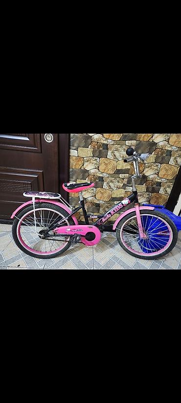hello kitty oyuncaq: Uşaq velosipedi – “Hello Kitty” temalı - Təxmini ölçü: 20" təkərlər — 1