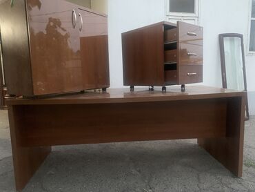 талас мебель: Офисный стол, Б/у, Нерегулируемый, цвет - Коричневый, Прямоугольный, Дерево, Самовывоз