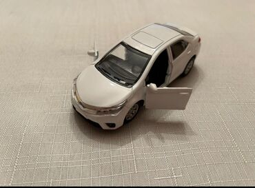 Avtomobil modelləri: Masaüstü kolleksiya üçün metal avtomobil modeli - Korpus: metaldan — 13