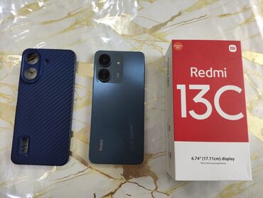 Xiaomi Redmi 13C smartfonu, qara rəngdə, 6.74 düymlük displeyə