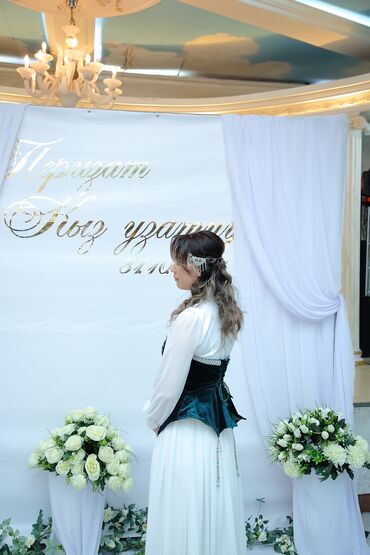 кыргызские национальные платья: Платье на кыз узатуу, С корсетом, Б/у