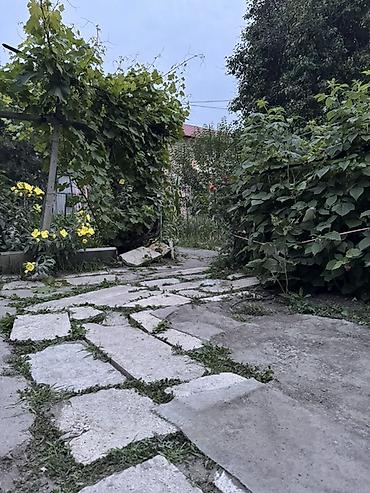 керме тоо: Продается дом по ул. Куйбышева г. Токмок 🏡 Участок — 7 соток 🏠 — 1
