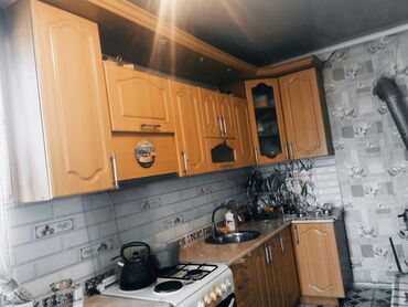 кухиный бу: Кухонный гарнитур, цвет - Оранжевый, Б/у